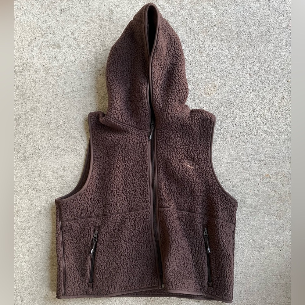 TNA aritzia Bigfoot polar boulder sherpa vest